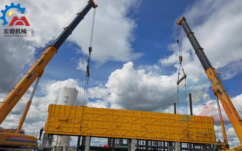 宏德食用油<a href=http://m.jfkdjfa.cn/youzhishebei/jincheqi/ target=_blank class=infotextkey>浸出設(shè)備</a>安裝現(xiàn)場(chǎng)